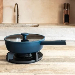 Hugo Kennis hapjespan met deksel - blauw/zwart - ø28x8 cm