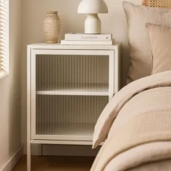 Nachtkastje Luca met geribbeld glazen deurtje - offwhite - 55.5x40x32 cm