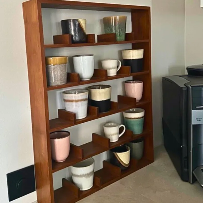 Wandkast voor 23 mokken - bruin - 63.5x48x9 cm